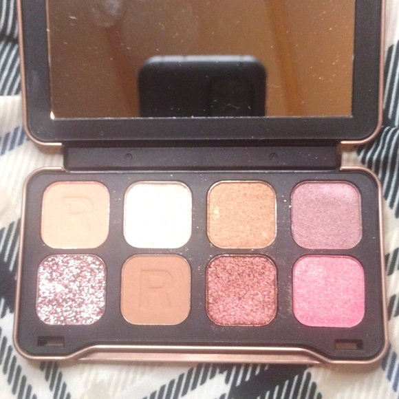 Revolution Eyeshadow Palette - Picture 2 of 4
